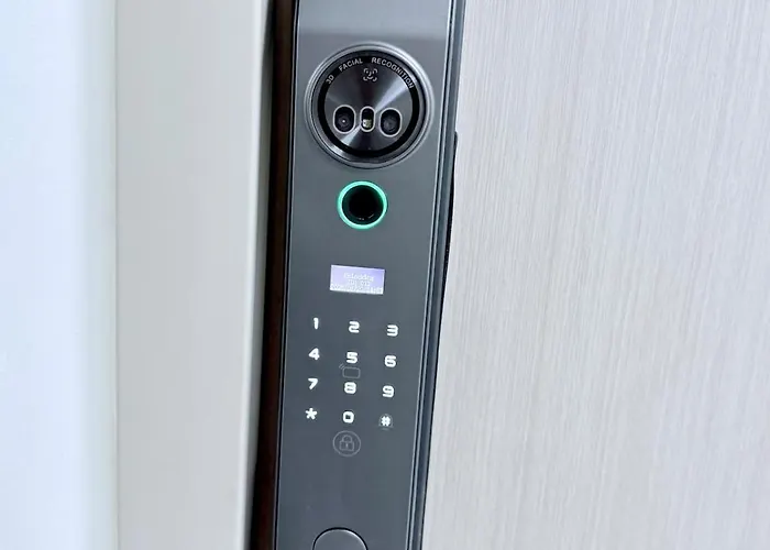 Cozy Near Araneta With Smartlock, Netflix, And Wifi * Manila